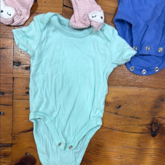 Assorted Bundle of Baby Onesies and Outfits Girl Size 0 to 3 months - Picture 9 of 14